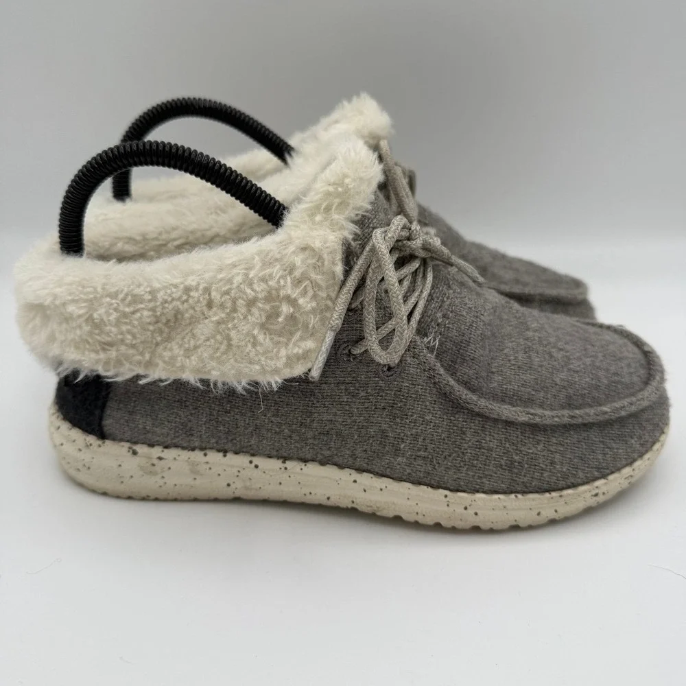 Women's Hey Dude Britt Charcoal Gray Faux Fur Lined Fold Over Lace-Up Shoes Sz 6